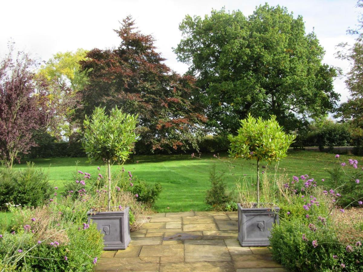 Weston Hill Farm Bed and Breakfast Moreton Pinkney Exteriör bild